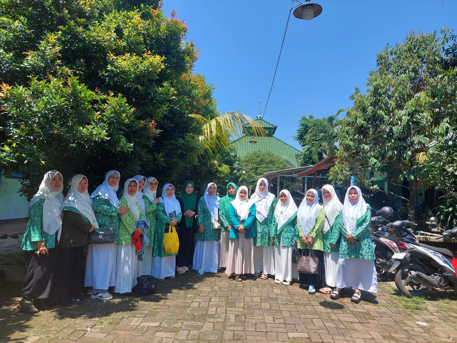 Halal Bihalal dan Safari Syawal Fatayat NU Jatisampurna Perkuat Ukhuwah dan Tradisi Silaturahmi